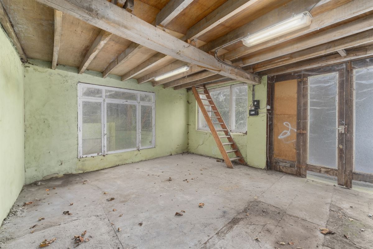 Te renoveren RUIME BURGERSWONING met BIJGEBOUW op een perceel van 668m²