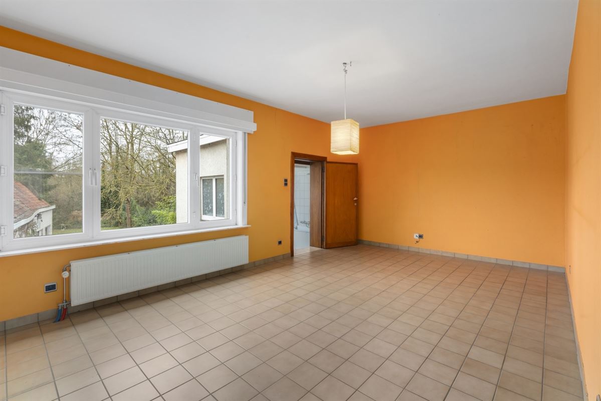 Te renoveren RUIME BURGERSWONING met BIJGEBOUW op een perceel van 668m²