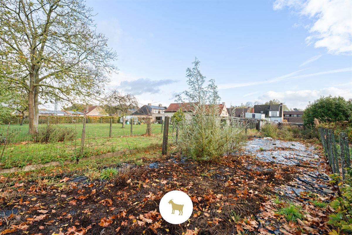 Perceel BOUWGROND (na afbraak bestaande bebouwing) voor OPEN BEBOUWING van ca. 954m² groot