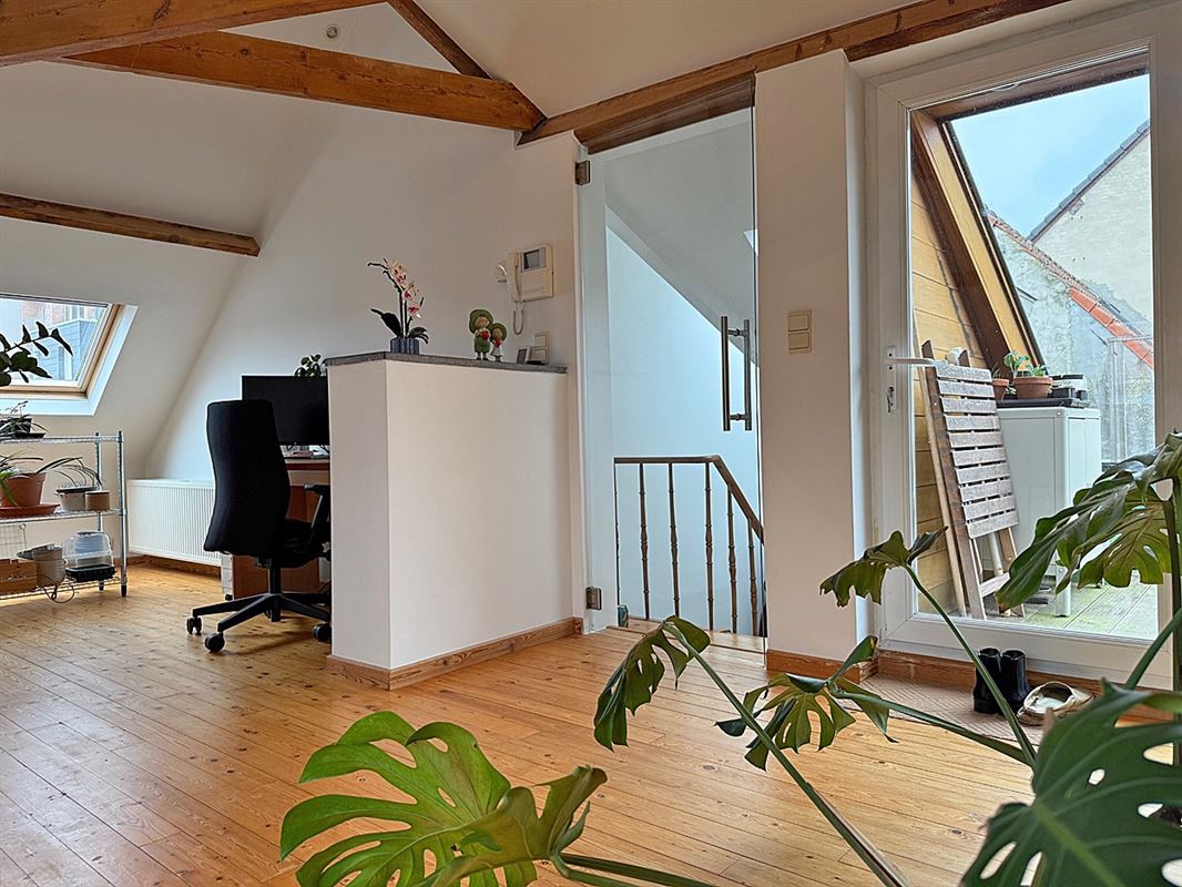 Instapklaar DUPLEX - APPARTEMENT met 2 slaapkamers, 2 badkamers & terras