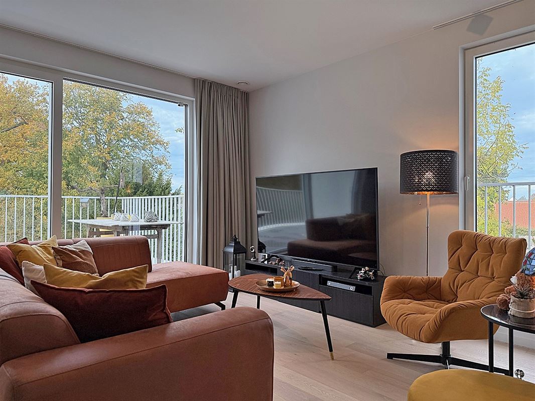 Instapklaar APPARTEMENT met 1 slaapkamer, bureau (of slaapkamer 2), terras, garage & staanplaats