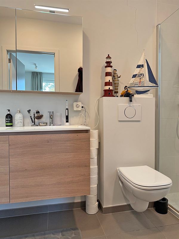 Instapklaar APPARTEMENT met 1 slaapkamer, bureau (of slaapkamer 2), terras, garage & staanplaats