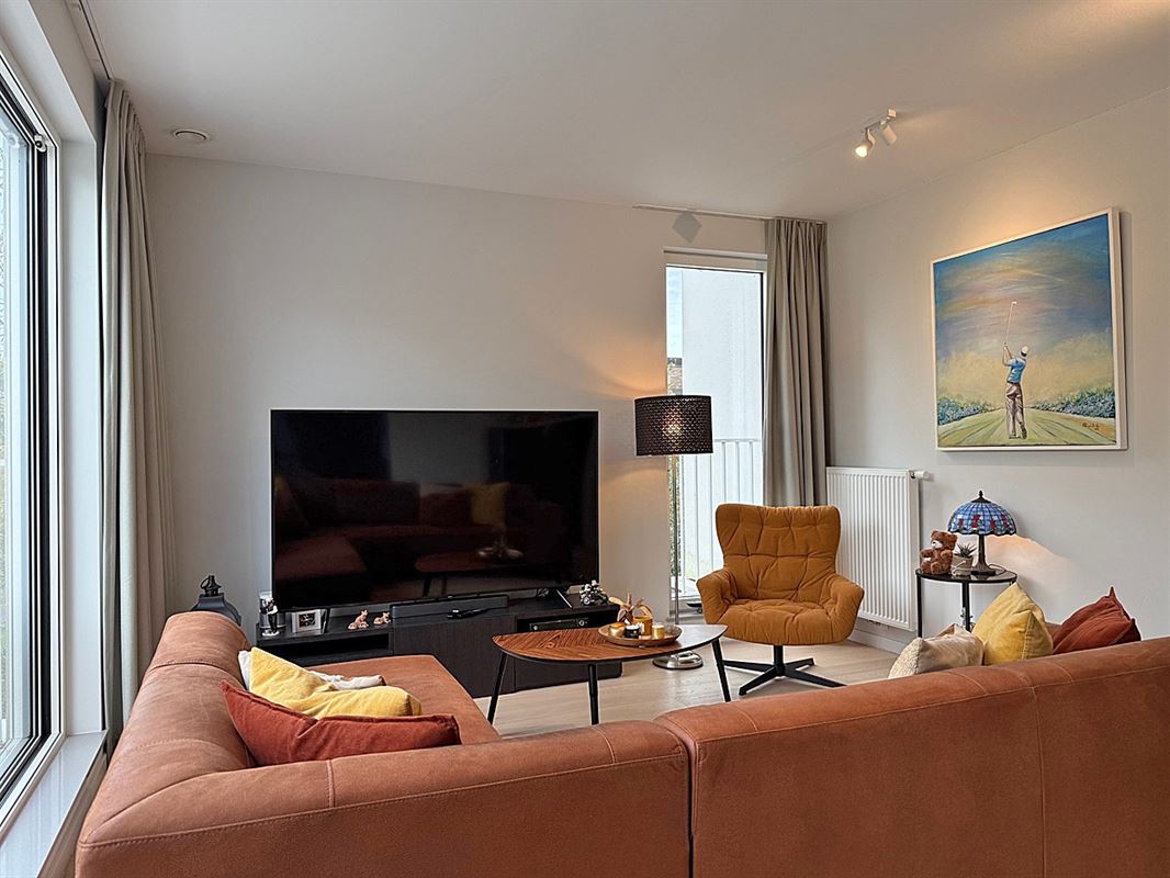 Instapklaar APPARTEMENT met 1 slaapkamer, bureau (of slaapkamer 2), terras, garage & staanplaats