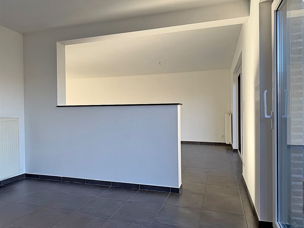 Instapklare HALFOPEN BEBOUWING met 3 slaapkamers, garage & tuin/terras