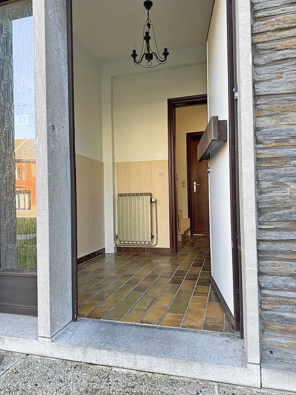 DORPSWONING met 3 slaapkamers, garage & tuin/terras