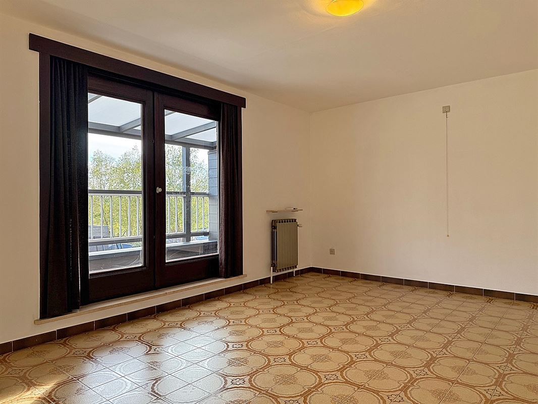 DORPSWONING met 3 slaapkamers, garage & tuin/terras