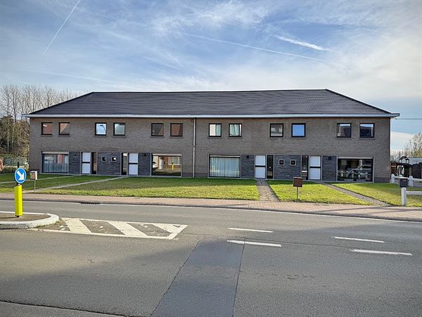 Ruime DORPSWONING met 3 SLAAPKAMERS, GARAGE & TUIN/TERRAS