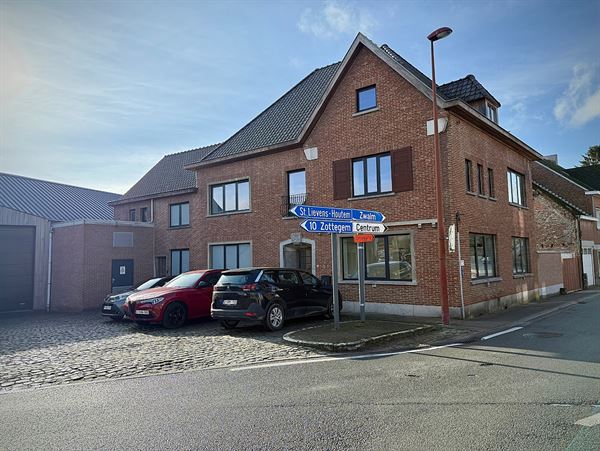 Ruime instapklare kwalitatief gerenoveerde WONING met 3 SLAAPKAMERS & TERRAS