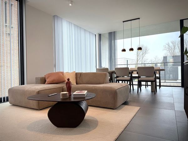 Instapklaar APPARTEMENT (1ste verdieping) met 2 slaapkamers, ruime terrassen (2), garage & autostaanplaats