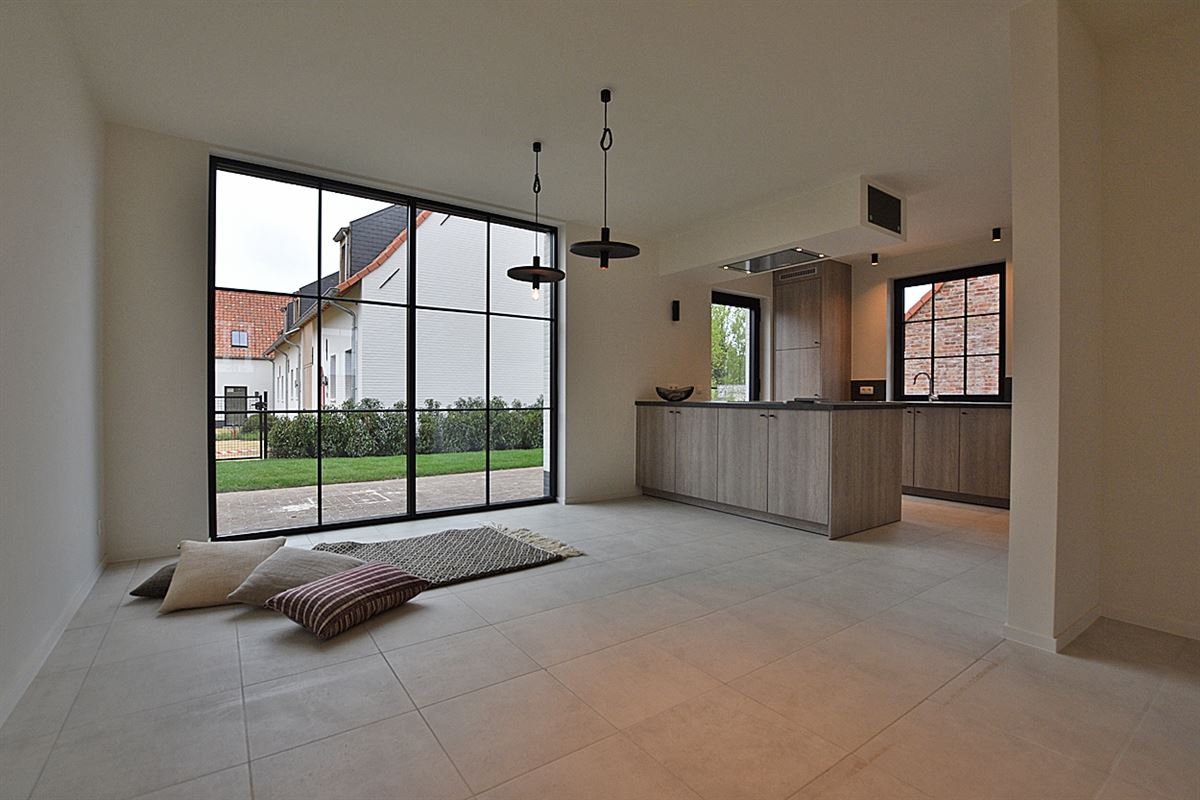 Instapklare DORPSWONING met 3 SLAAPKAMERS, TUIN/TERRAS, PARKING & grote KELDER