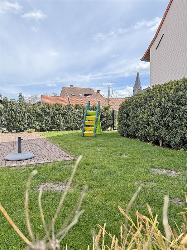 Instapklare DORPSWONING met 3 SLAAPKAMERS, TUIN/TERRAS, PARKING & grote KELDER