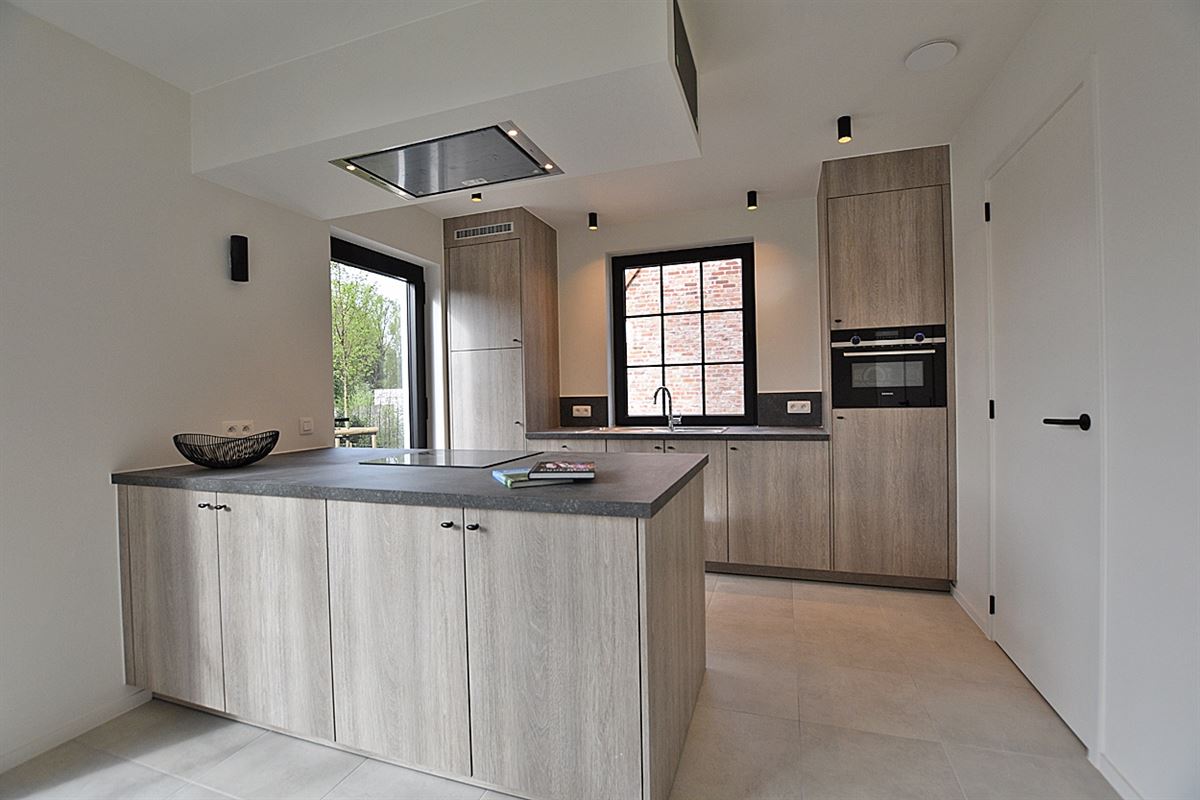 Instapklare DORPSWONING met 3 SLAAPKAMERS, TUIN/TERRAS, PARKING & grote KELDER
