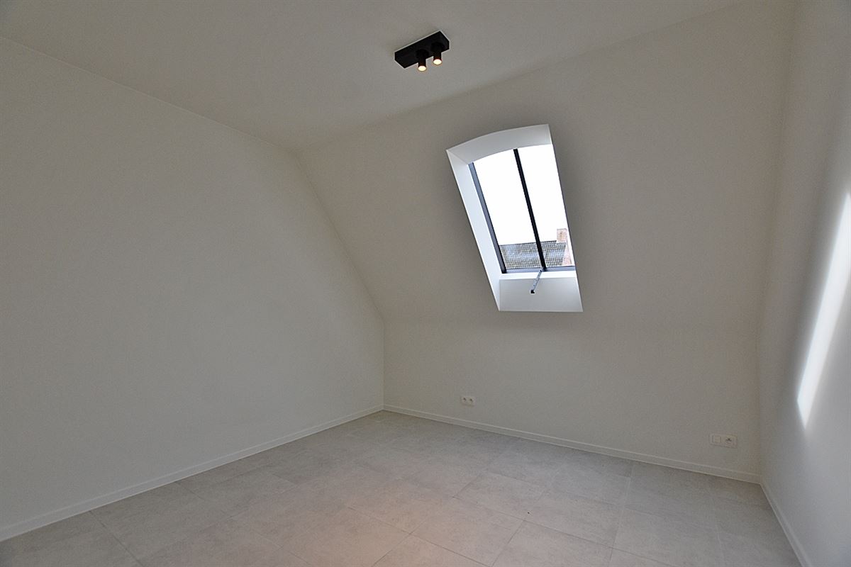 Instapklare DORPSWONING met 3 SLAAPKAMERS, TUIN/TERRAS, PARKING & grote KELDER