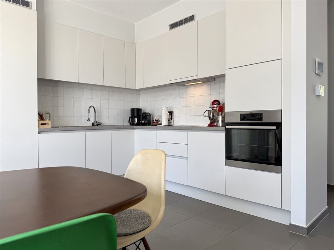 Instapklaar APPARTEMENT met 1 slaapkamer, bureau (of slaapkamer 2), terras, garage & staanplaats