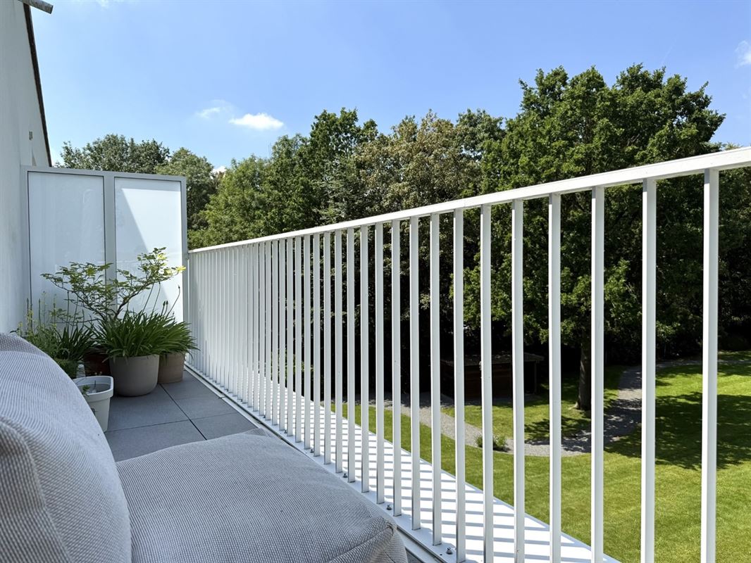 Instapklaar APPARTEMENT met 1 slaapkamer, bureau (of slaapkamer 2), terras, garage & staanplaats