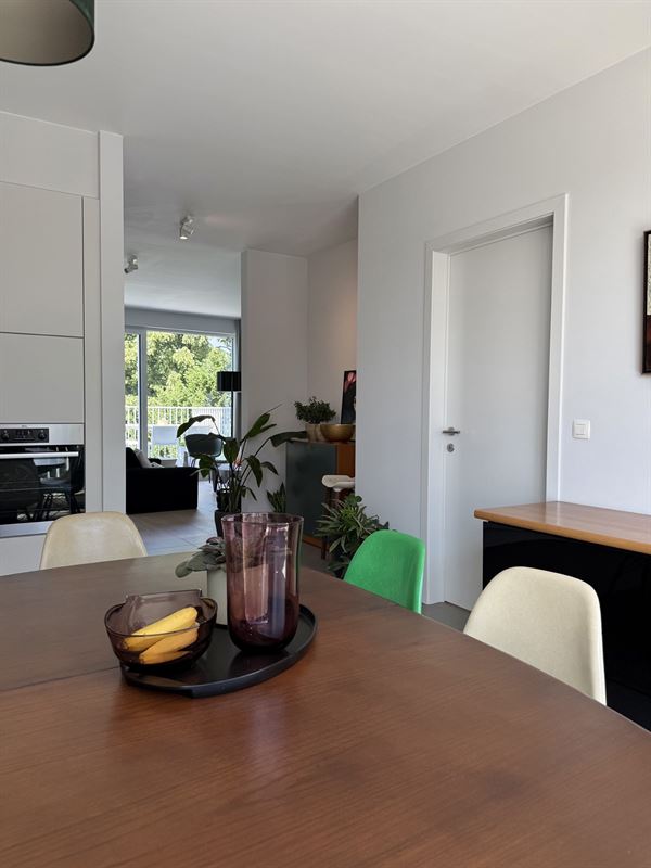 Instapklaar APPARTEMENT met 1 slaapkamer, bureau (of slaapkamer 2), terras, garage & staanplaats