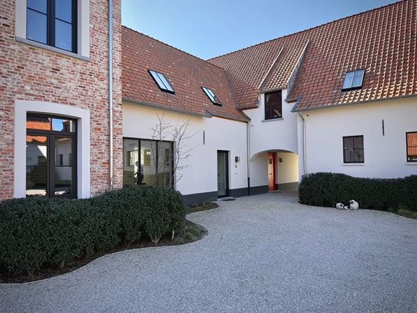 Instapklare DORPSWONING met 3 SLAAPKAMERS, TUIN/TERRAS, GARAGE & grote KELDER