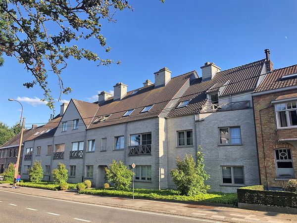 APPARTEMENT met 2 slaapkamers & open autostaanplaats