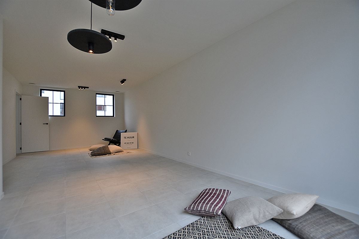 Instapklare DORPSWONING met 3 SLAAPKAMERS, TUIN/TERRAS, PARKING & grote KELDER