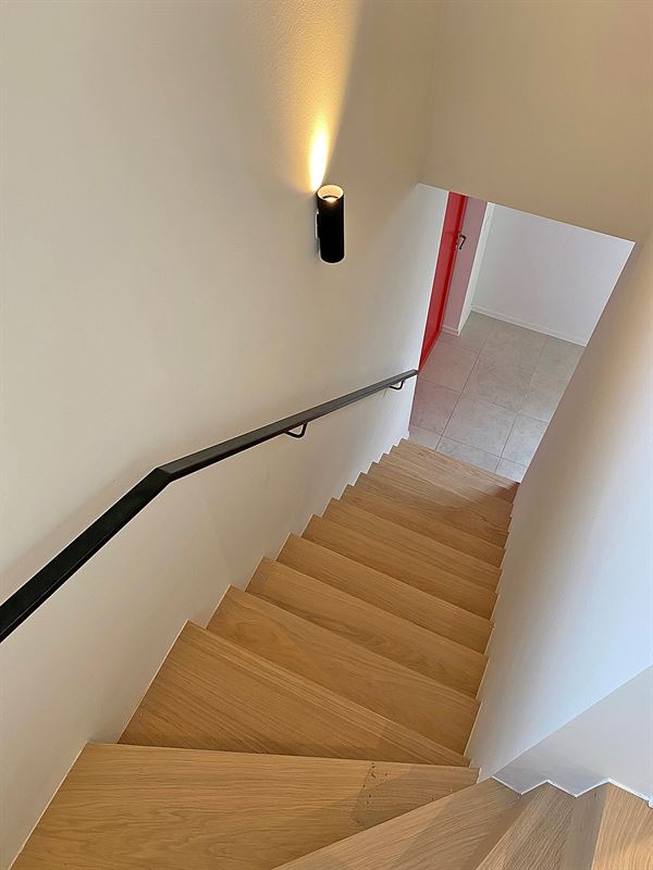 Instapklare DORPSWONING met 3 SLAAPKAMERS, TUIN/TERRAS, PARKING & grote KELDER