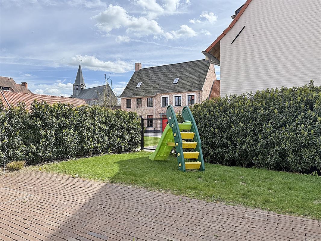 Instapklare DORPSWONING met 3 SLAAPKAMERS, TUIN/TERRAS, PARKING & grote KELDER