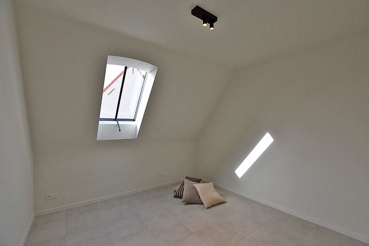 Instapklare DORPSWONING met 3 SLAAPKAMERS, TUIN/TERRAS, PARKING & grote KELDER