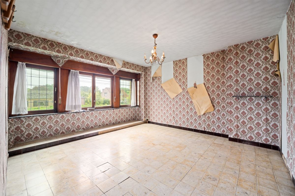 Te renoveren RUIME KARAKTERVOLLE OPEN BEBOUWING met 3 slpks, garage, polyvalente ruimte & tuin op een perceel van ca. 765m²