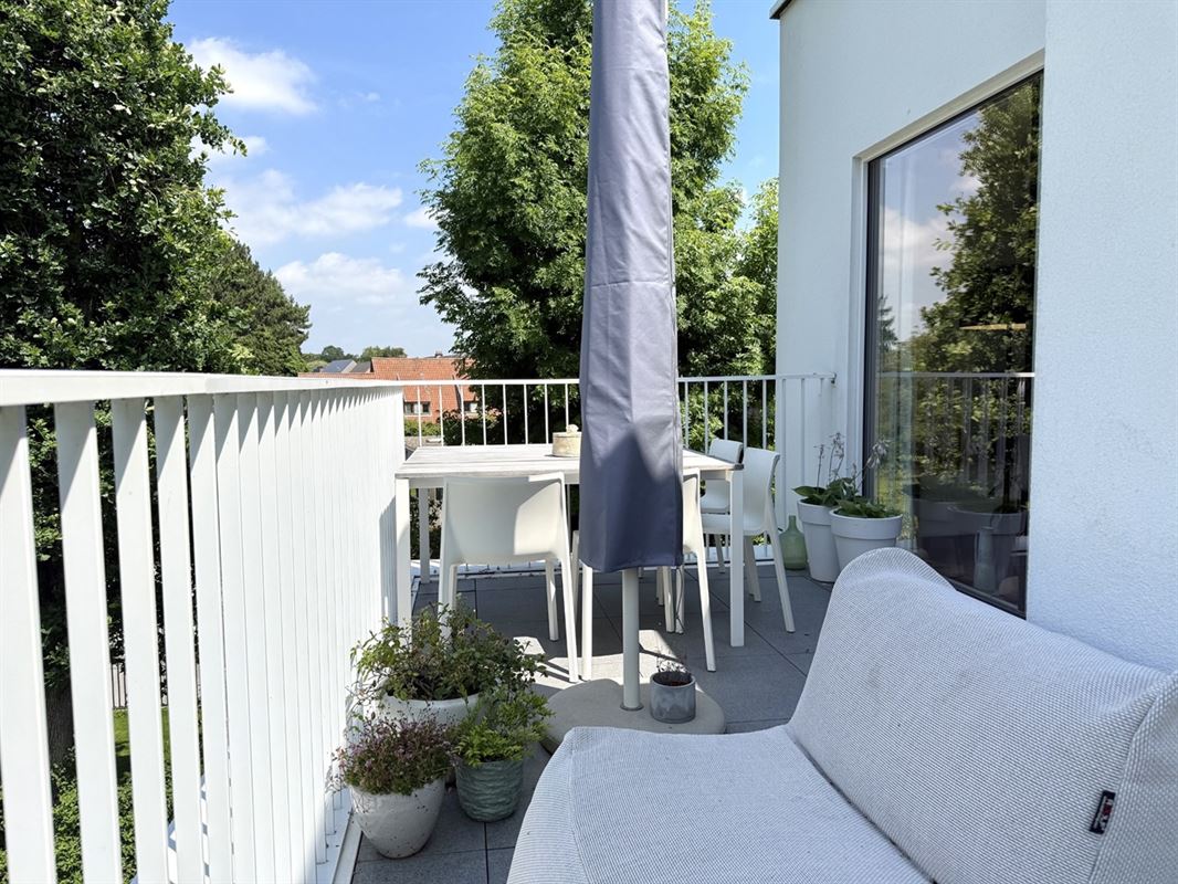 Instapklaar APPARTEMENT met 1 slaapkamer, bureau (of slaapkamer 2), terras, garage & staanplaats