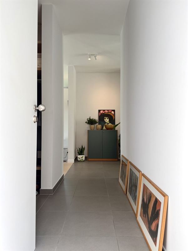 Instapklaar APPARTEMENT met 1 slaapkamer, bureau (of slaapkamer 2), terras, garage & staanplaats