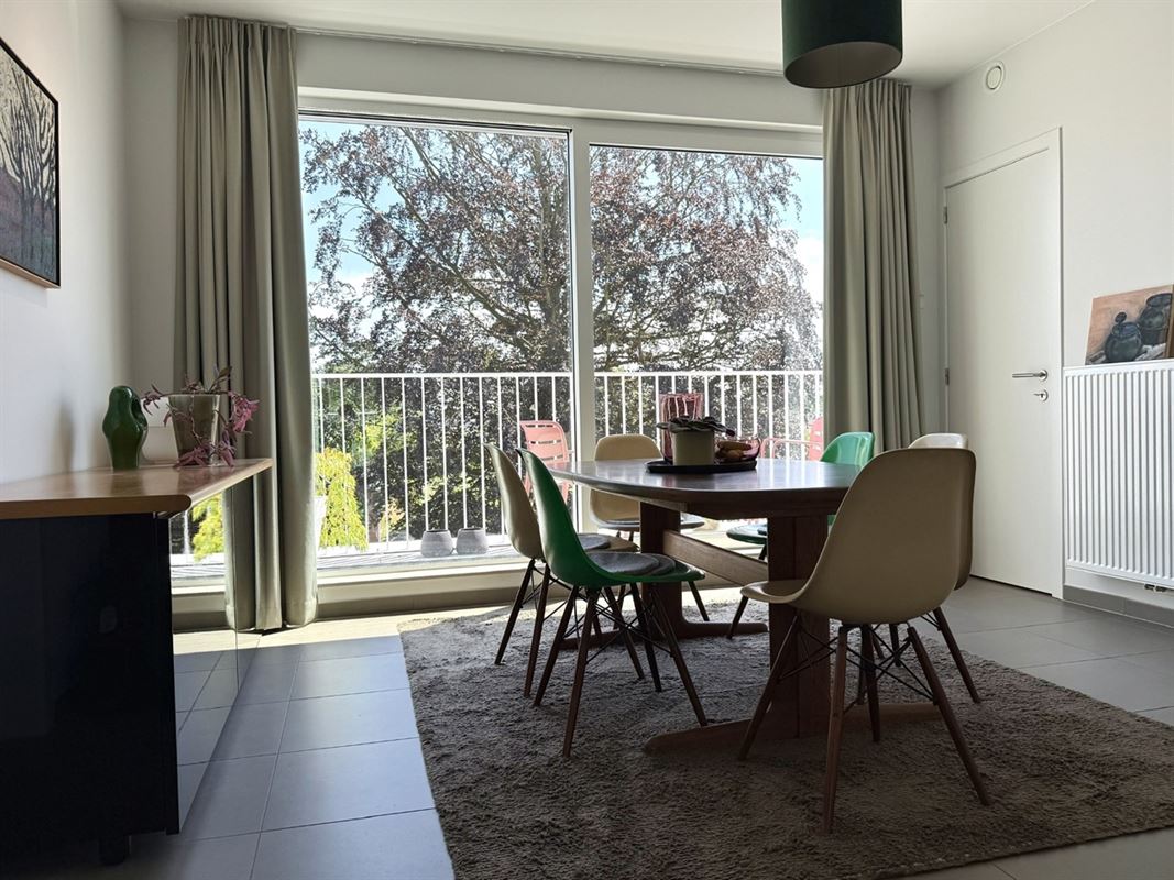 Instapklaar APPARTEMENT met 1 slaapkamer, bureau (of slaapkamer 2), terras, garage & staanplaats