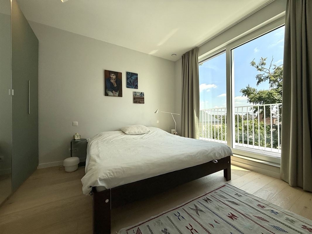 Instapklaar APPARTEMENT met 1 slaapkamer, bureau (of slaapkamer 2), terras, garage & staanplaats