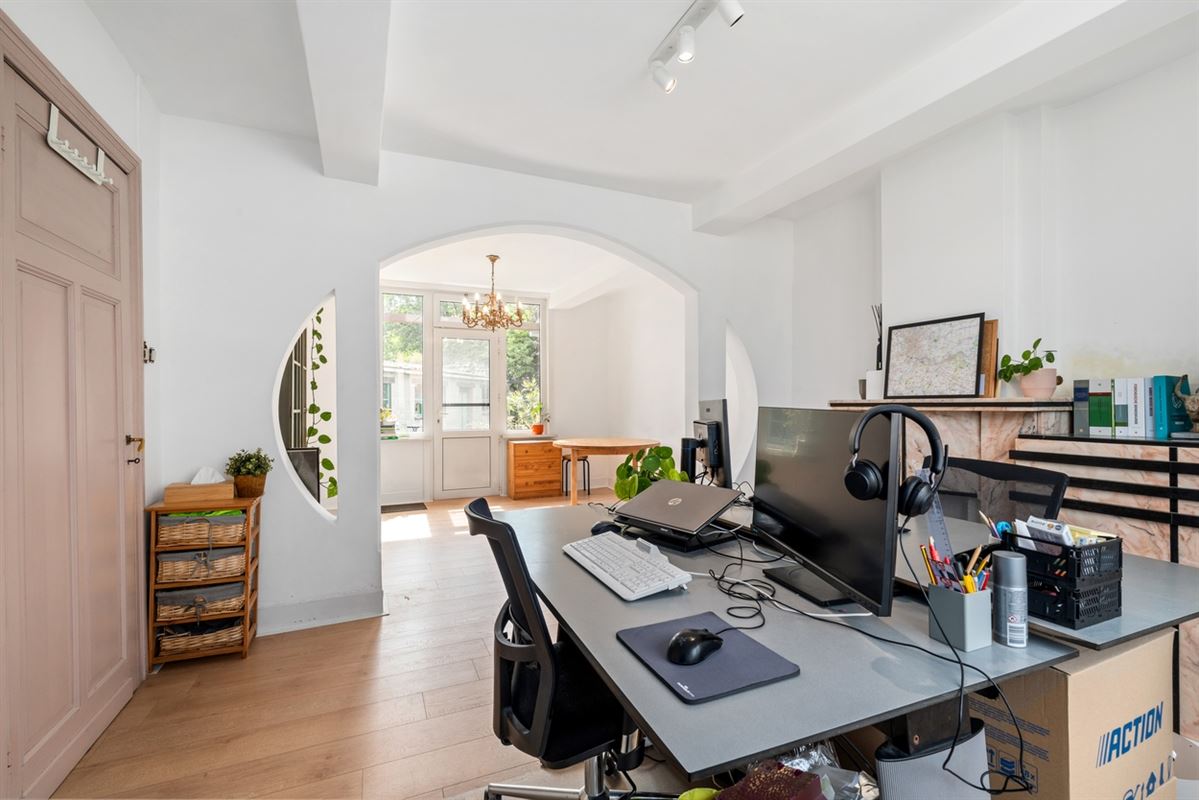KARAKTERVOLLE WONING met 4 slaapkamers, garage & tuin op een perceel van ca. 811m²