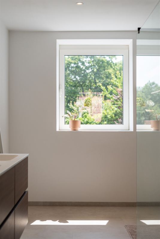 KARAKTERVOLLE WONING met 4 slaapkamers, garage & tuin op een perceel van ca. 811m²