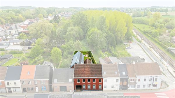 RUIME WONING met grote GARAGE/LOODS/MULTIFUNCTIONELE RUIMTE