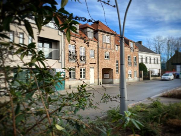 Dorps-Appartement met 2 slaapkamers en overdekte autostaanplaats