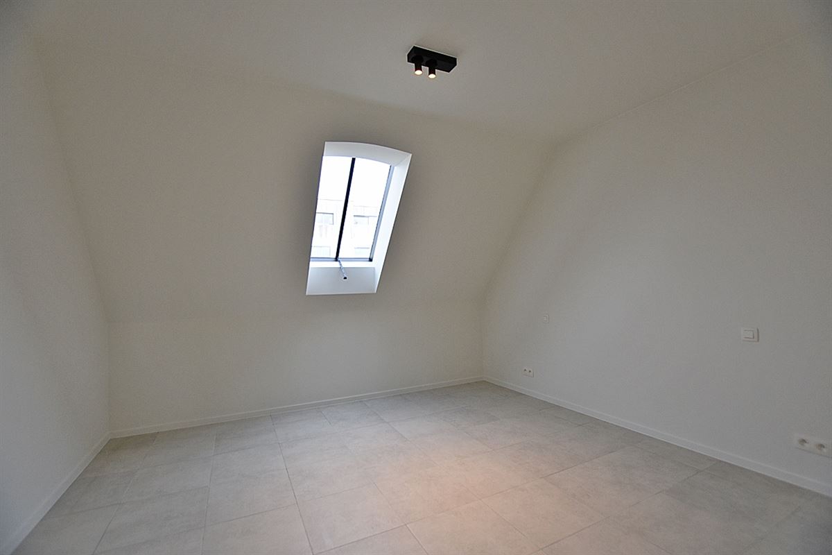 Instapklare DORPSWONING met 3 SLAAPKAMERS, TUIN/TERRAS, PARKING & grote KELDER