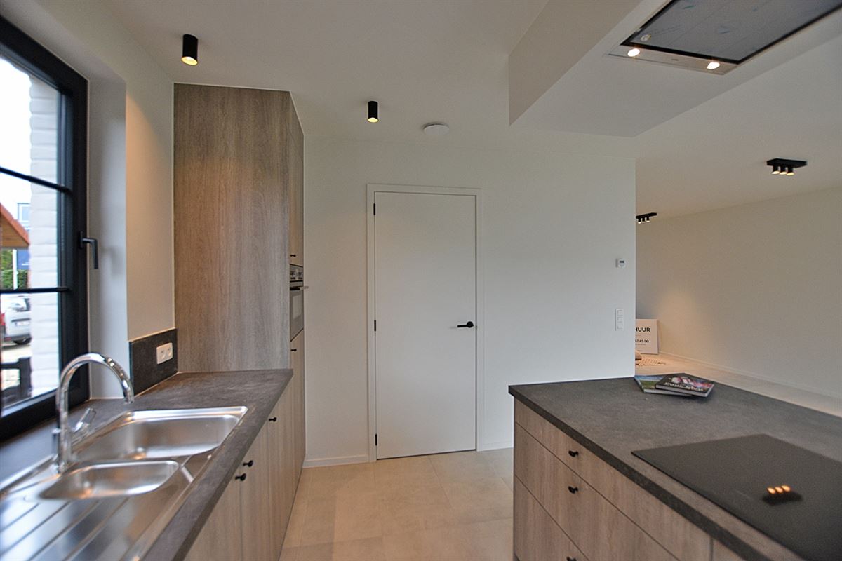 Instapklare DORPSWONING met 3 SLAAPKAMERS, TUIN/TERRAS, PARKING & grote KELDER