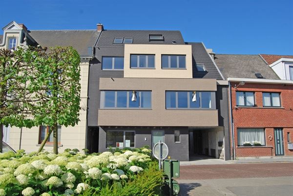 Appartement met 2 slaapkamers, terras & dressing