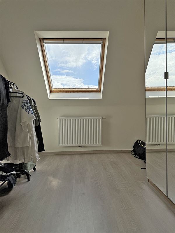 Stijlvol APPARTEMENT (duplex) met 2 slaapkamers & overdekte autostaanplaats