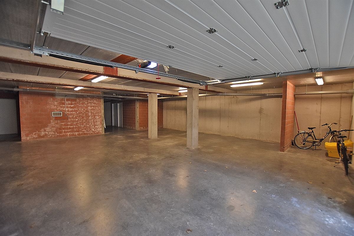 Stijlvol APPARTEMENT (duplex) met 2 slaapkamers & overdekte autostaanplaats