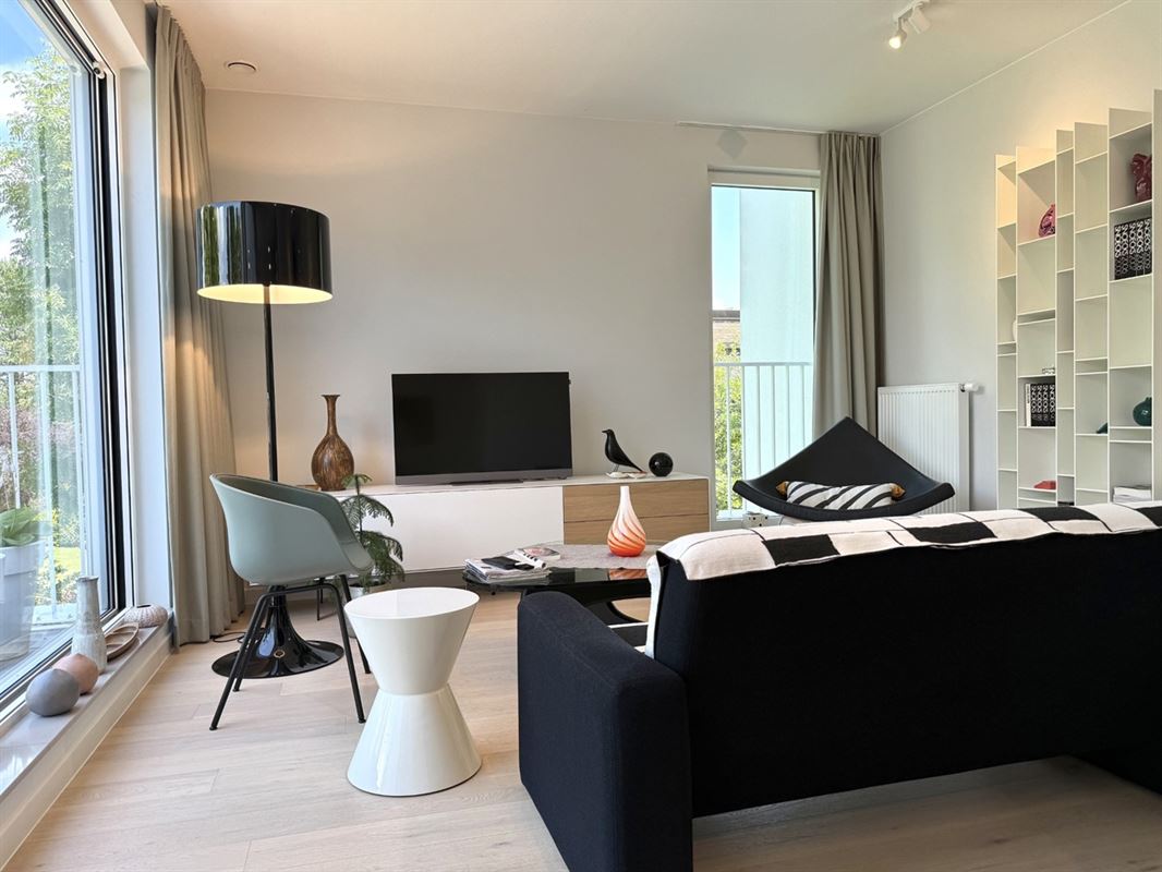 Instapklaar APPARTEMENT met 1 slaapkamer, bureau (of slaapkamer 2), terras, garage & staanplaats