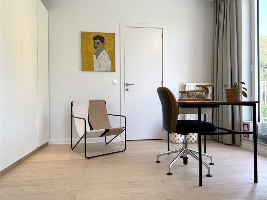 Instapklaar APPARTEMENT met 1 slaapkamer, bureau (of slaapkamer 2), terras, garage & staanplaats