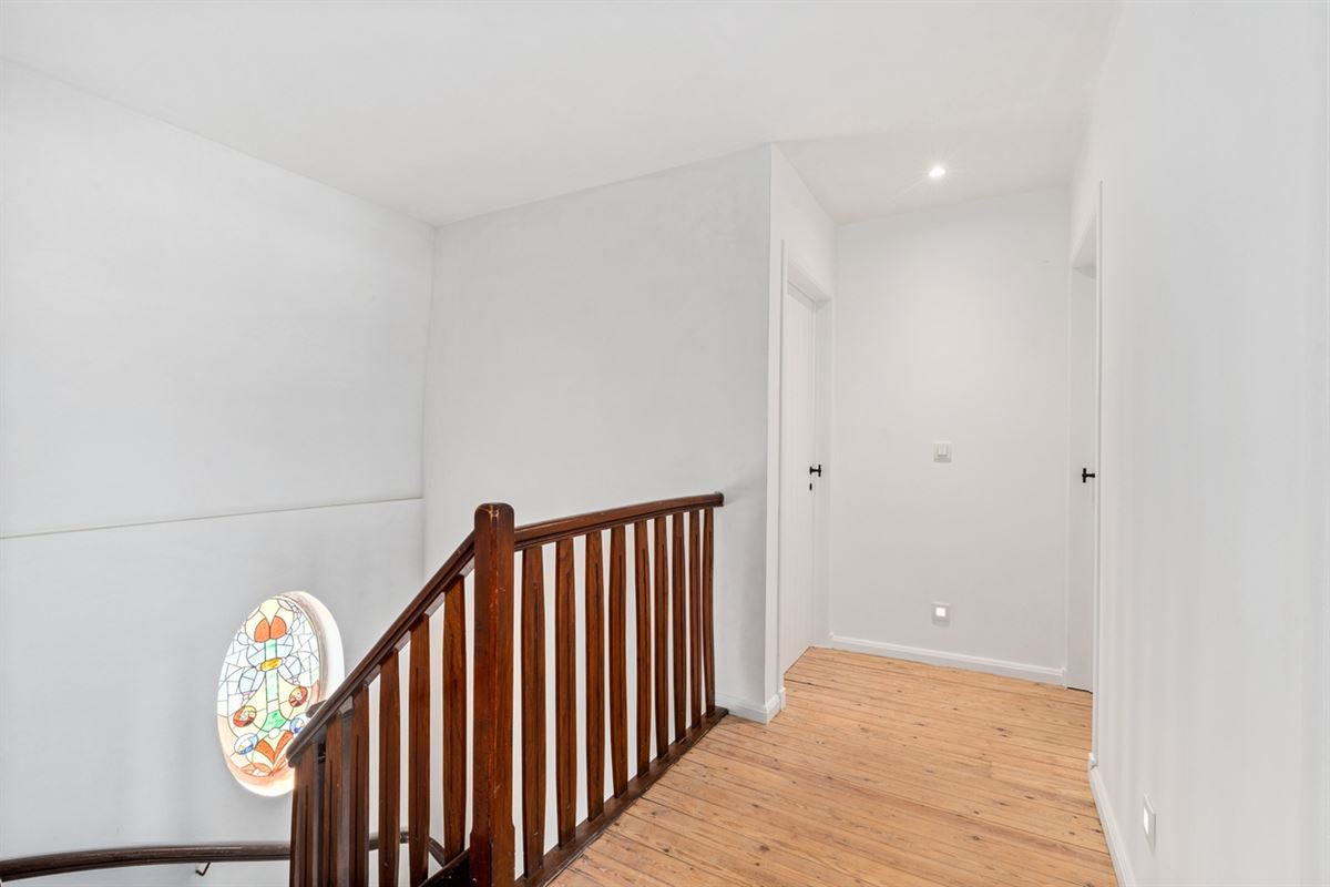 KARAKTERVOLLE WONING met 4 slaapkamers, garage & tuin op een perceel van ca. 811m²