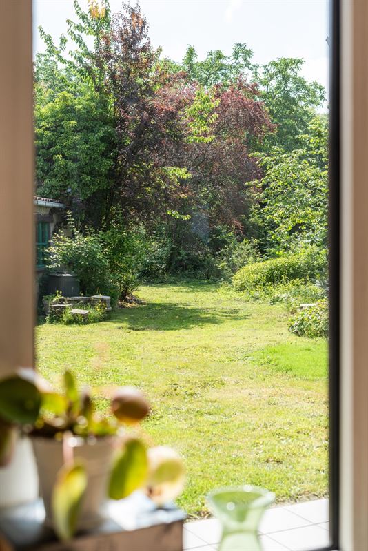 KARAKTERVOLLE WONING met 4 slaapkamers, garage & tuin op een perceel van ca. 811m²