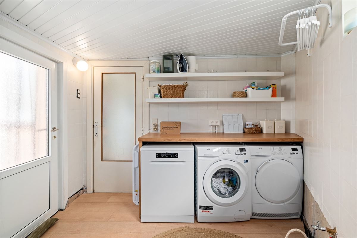 KARAKTERVOLLE WONING met 4 slaapkamers, garage & tuin op een perceel van ca. 811m²