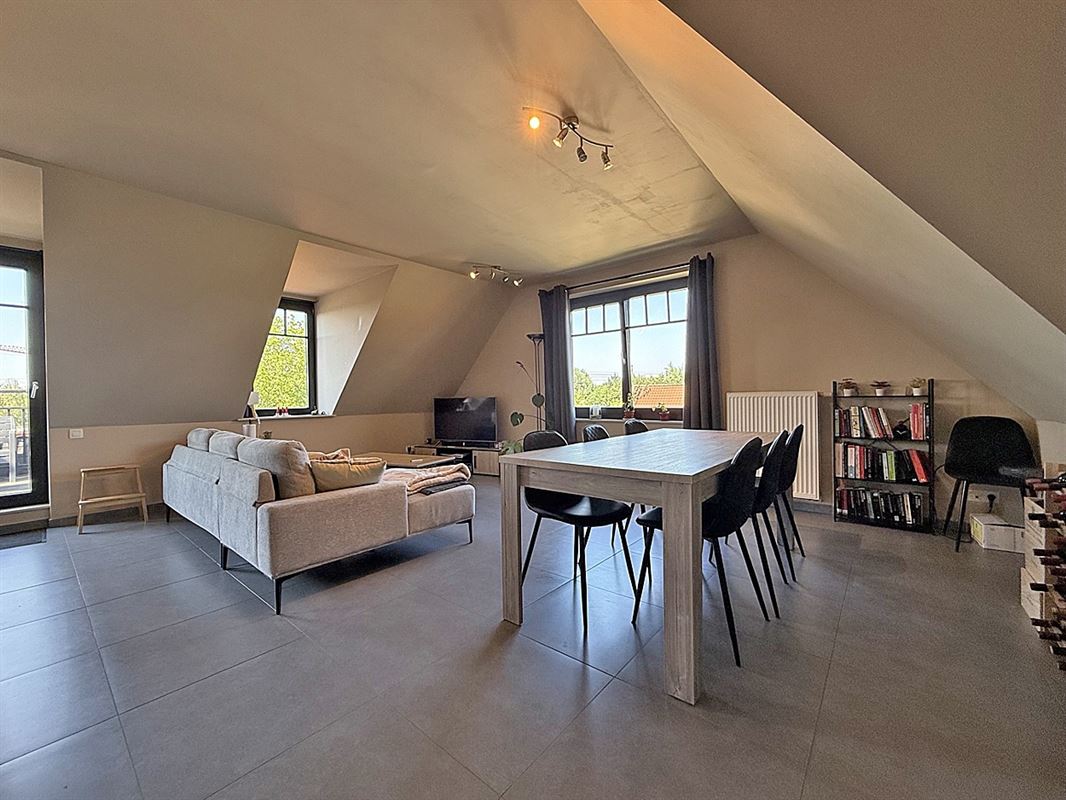 Instapkl. APPARTEMENT (3de verd. / lift) met 2 slpks, terras & ondergr. stnplts