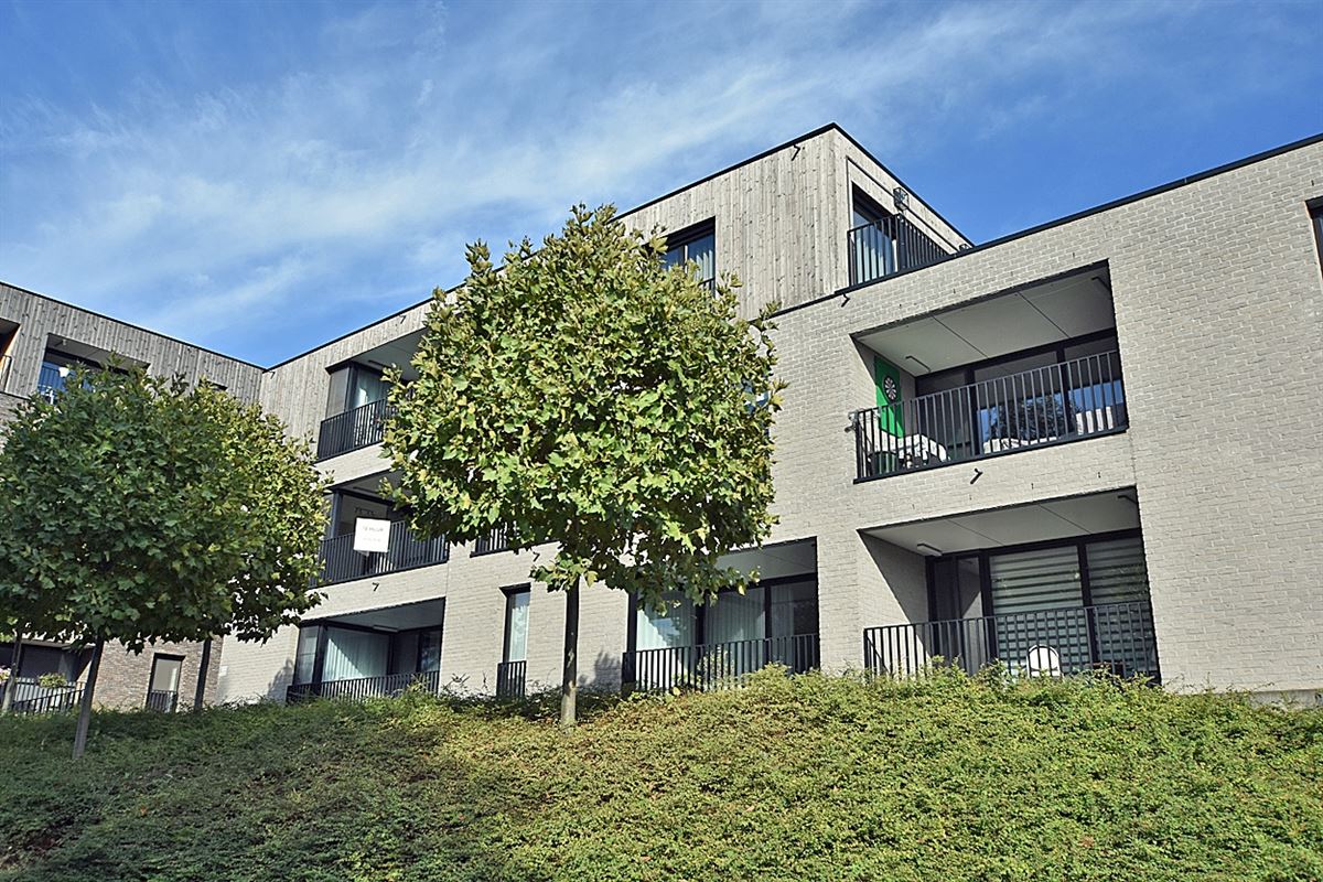 APPARTEMENT met 1 slpk, terras, overdekte staanplaats & kelderberging