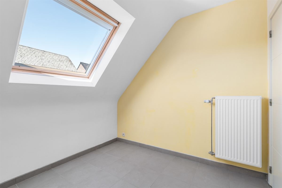 Mooi DORPS-APPARTEMENT met 2 slaapkamers, terras & zolder