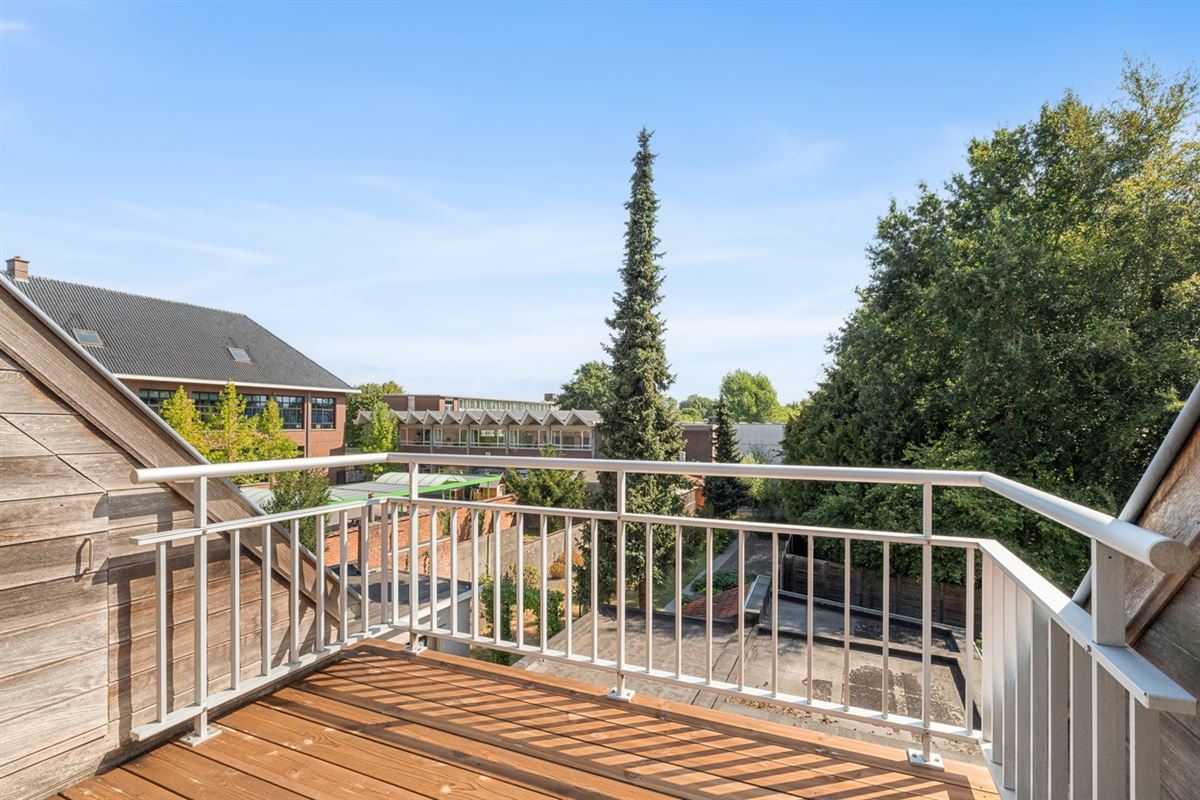 Mooi DORPS-APPARTEMENT met 2 slaapkamers, terras & zolder