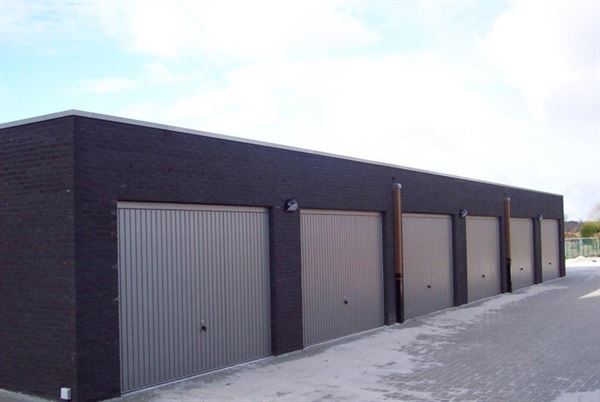 GARAGE(BOX) gelegen aan het station van Scheldewindeke
